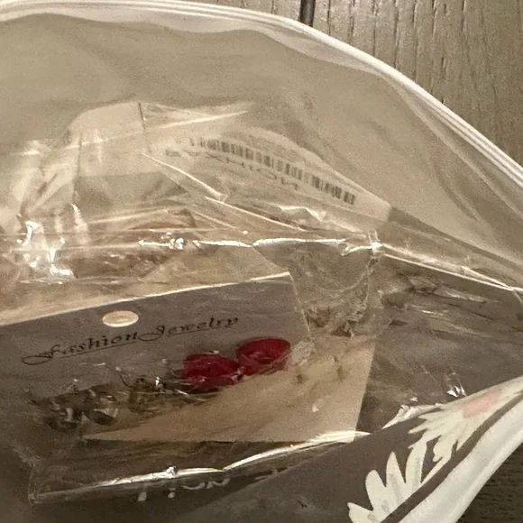 Fashion Jewelry Gold and Silver Earring Collection - 21 Pairs - Picture 8 of 9